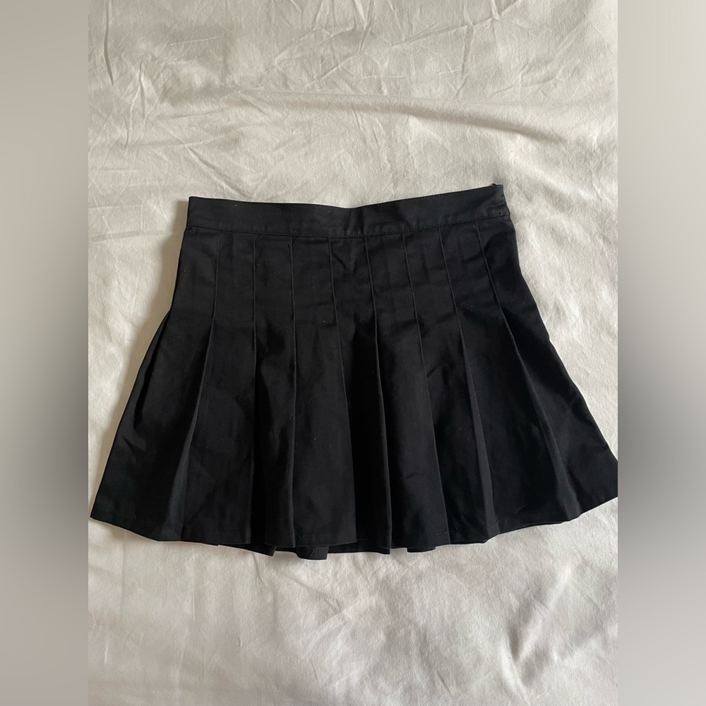 Pleated mini skit